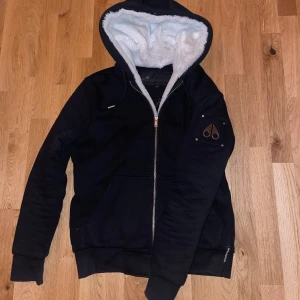 Moose Knuckles Bunny - Säljer en riktigt fet Moose Knuckles Bunny i riktigt bra skick. Har används sparsamt och pälsen är len. Det finns inga skador eller skavanker på den (Pris kan diskuteras).