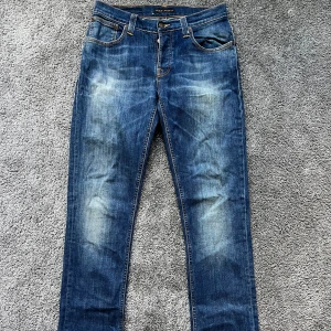 Nudie Jeans, unik färg på fickorna - Säljer dessa unika Nudie Jeansen med vit färg på fickorna och en snygg tvätt!  Priset är inte huggit i sten, hör av dig vid minsta fundering 🤝🏼