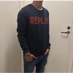 Replay  - Säljer denna snygga Replay tröjan. Skick 9/10, säljer för endast 399. Storlek M men passar S. Hör av dig vid frågor eller funderingar!
