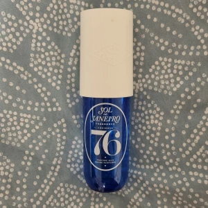 Sol de Janeiro 76 parfym - Säljer denna parfym då jag inte är så förtjust i doften. Har endast använt den ett fåtal fånger (se sista bilden för kvarstående mängd)! Hör av er vid frågor eller intresse! 