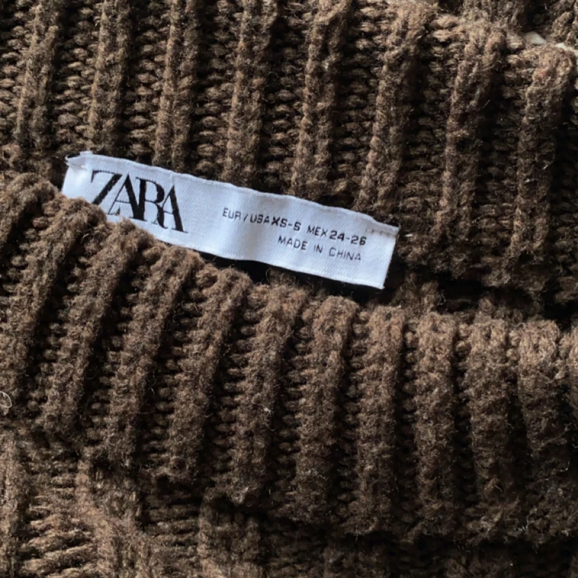 Brun och vit randig stickad tröja - 25