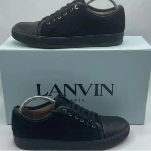 Lanvin skor - Rätt bra skick säljer för de ej passar mig. Köpta på plick och de är storlek uk 8 som motsvarar 42 men dessa är lite större i storleken så funkar 42 och på gränsen 43. Kan släppas för 1500 vid snabb affär. Äkta enligt förra ägaren och låda medföljer 
