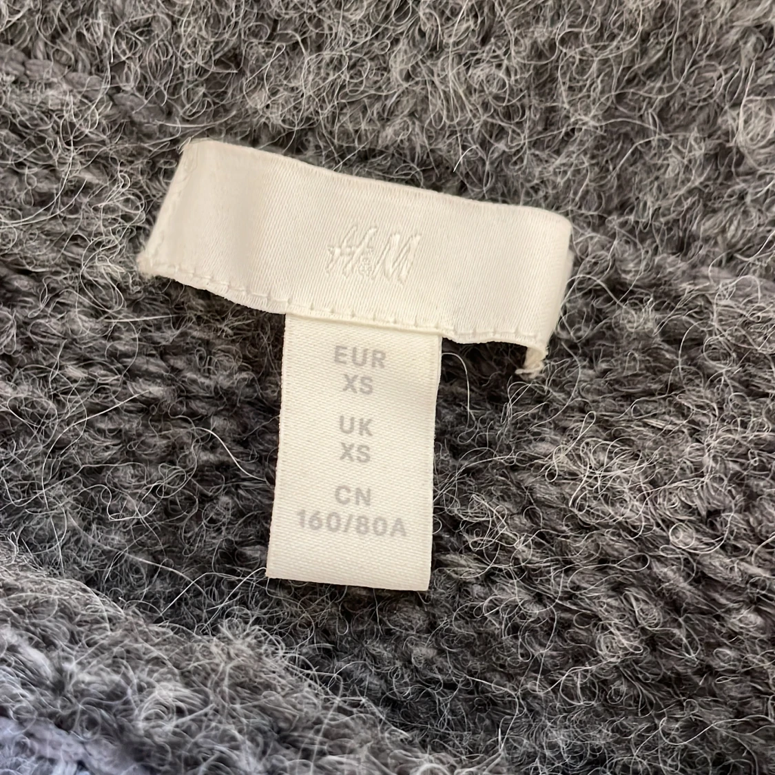 Grå off shoulder tröja - 90