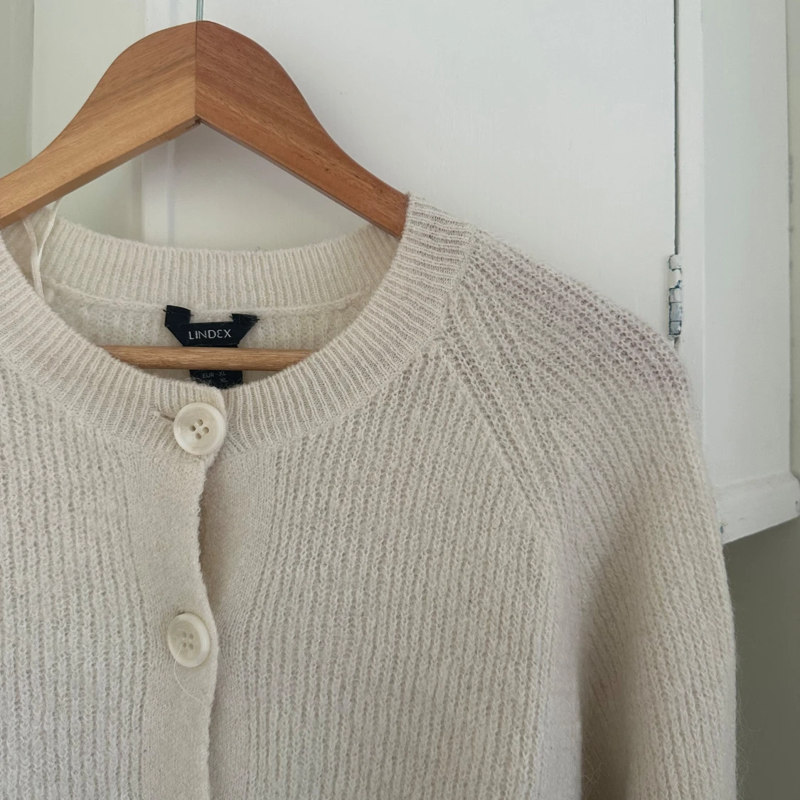 Vit stickad kofta 