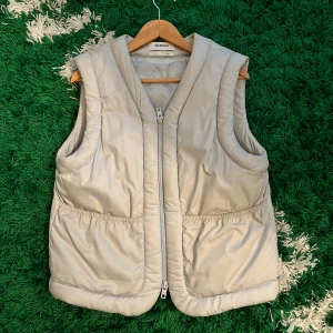 Weekday väst - Oversized passform, bra skick