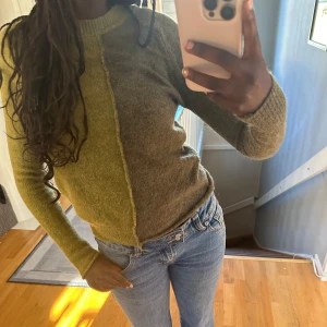Zara tröja - Säljer denna gröna Zara tröja. Den är i strolek S och har använts 2 gånger.