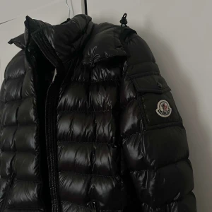 Moncler bady - Säljer min moncler bady, storlek 0, motsvarande xs. 