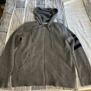 Zadig & Voltaire  Kashmir zip Hoodie  - Nypris 5500kr, gott skick- se bilder 