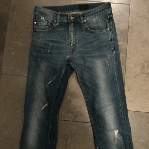 Tiger of Sweden jeans - Säljer dessa feta Tiger of Sweden jeans med snygga slitningar. Storlek 31:34 sitter slim. Fint skick 9/10. Bara att fråga om du har någon fundering.
