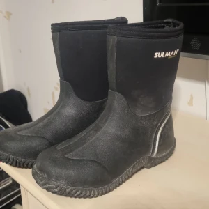 Regnstövlar - Regnstövlar, använda en säsong.