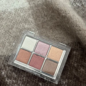 CAIA ögonskugga  - Disco forever eyeshadow palette. Superfin ögonskugga från caias julkalender😍 