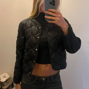 Svårt dunjacka - Mycket bra skick!