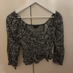 Blus/ topp - Aldrig använt. Liten i storleken skulle säga att den är i storlek XS ist för S