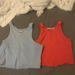 Linnen - 💙Blåa linnet är ifrån lager 157 i storlek L 💗Rosa linnet som är mer lite mer skrikig rosa i verkligheten än på bild är också från lager i storlek M 🤎 Det bruna linnet är från H&M i storlek S och är lite längre jämfört med de blå och rosa. 100 för 3