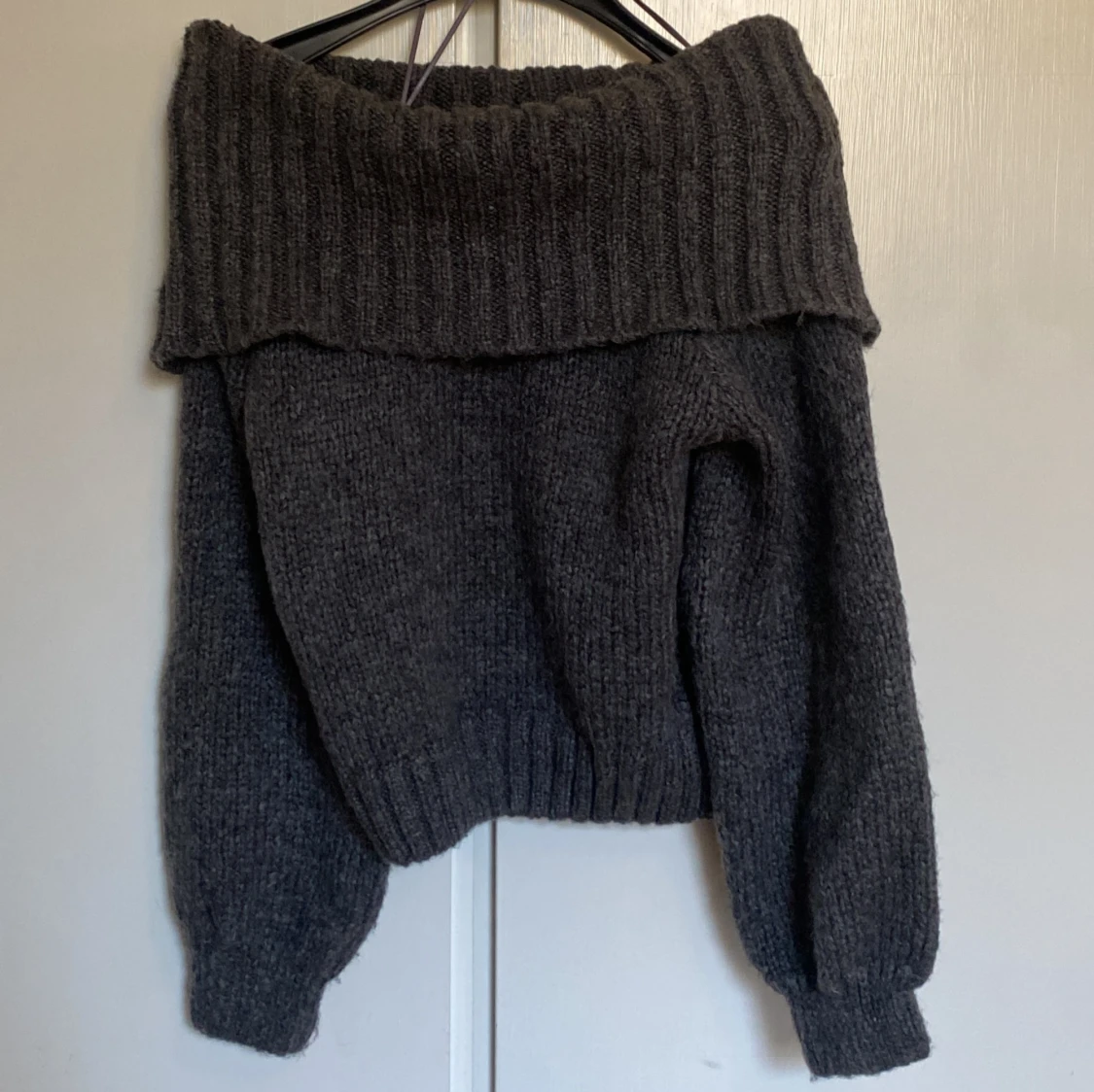 Offshoulder stickad tröja - 90