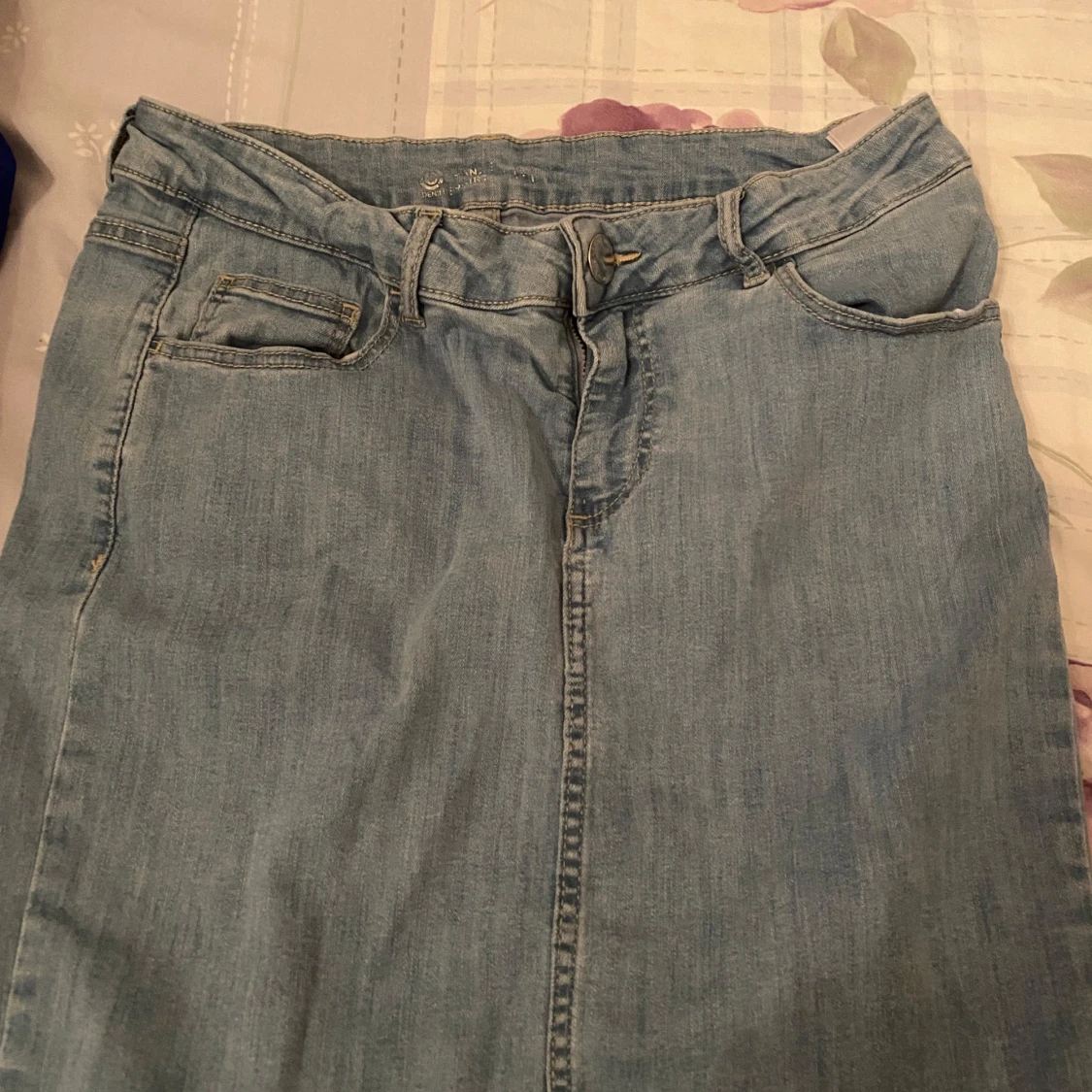 Jeanskjol i ljus denim