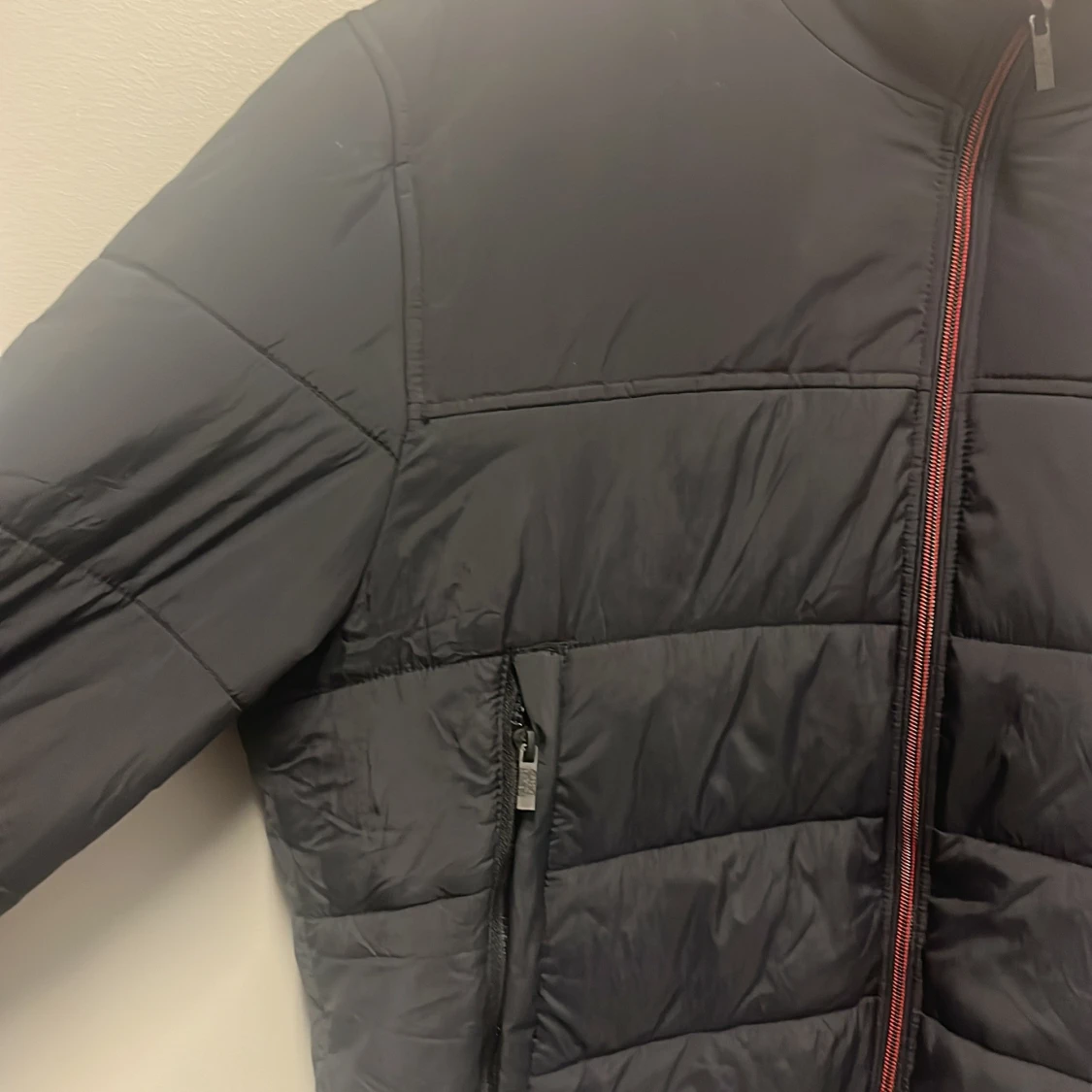 Svart pufferjacka från Superdry - 90