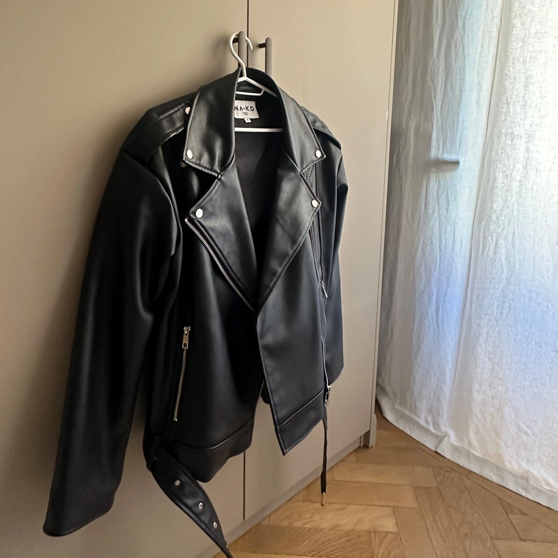 Svart skinnjacka från NA-KD - 92