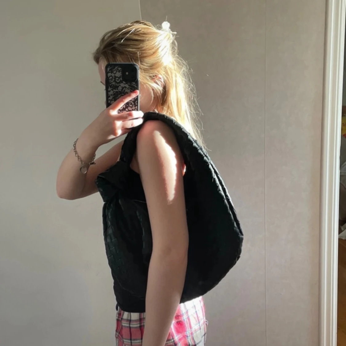 Svart flätad axelväska - 90