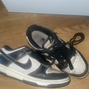 nike dunks panda low  - fina skor som behöver lite kärlek, bara att rengöra lite och de är super bekväma, använder de inte längre dock 🎀