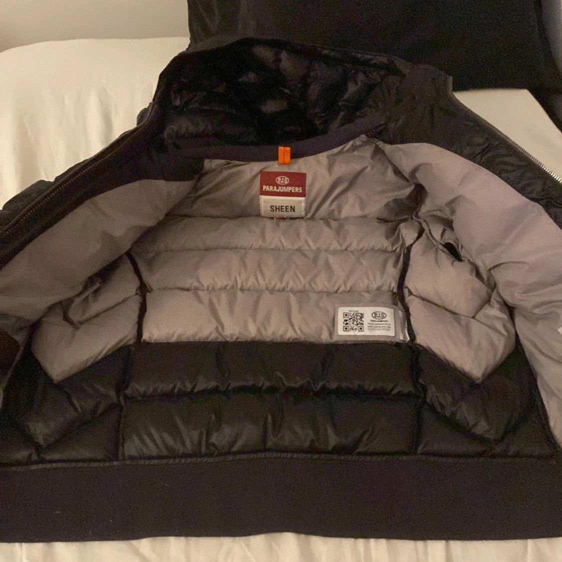 Svart dunjacka från Parajumpers - 90