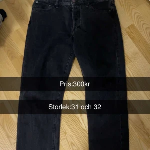 Jack & jones byxor - Svarta byxor. För små för mig. Dem är svarta och sköna.