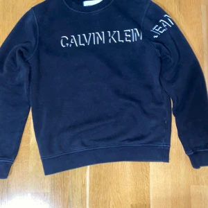 Calvin klein tröja - Svart calvin clein tröja för män. Storlek s