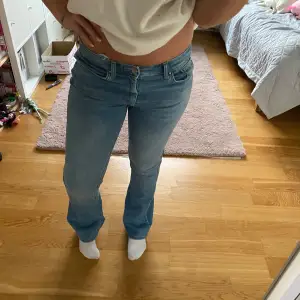 Lågmidjade jeans från Only 🙌🏼 midjemått: 38 Innebensmått:80