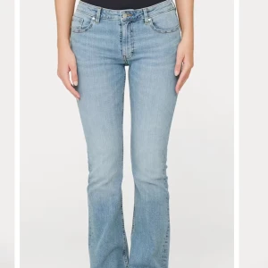 Cubus jeans - (Svårt att få till färgen på bild se sisra bilden för mer korrekt färg) Använt 2 gånger, storlek S/32 i längd. Nypris 500kr 