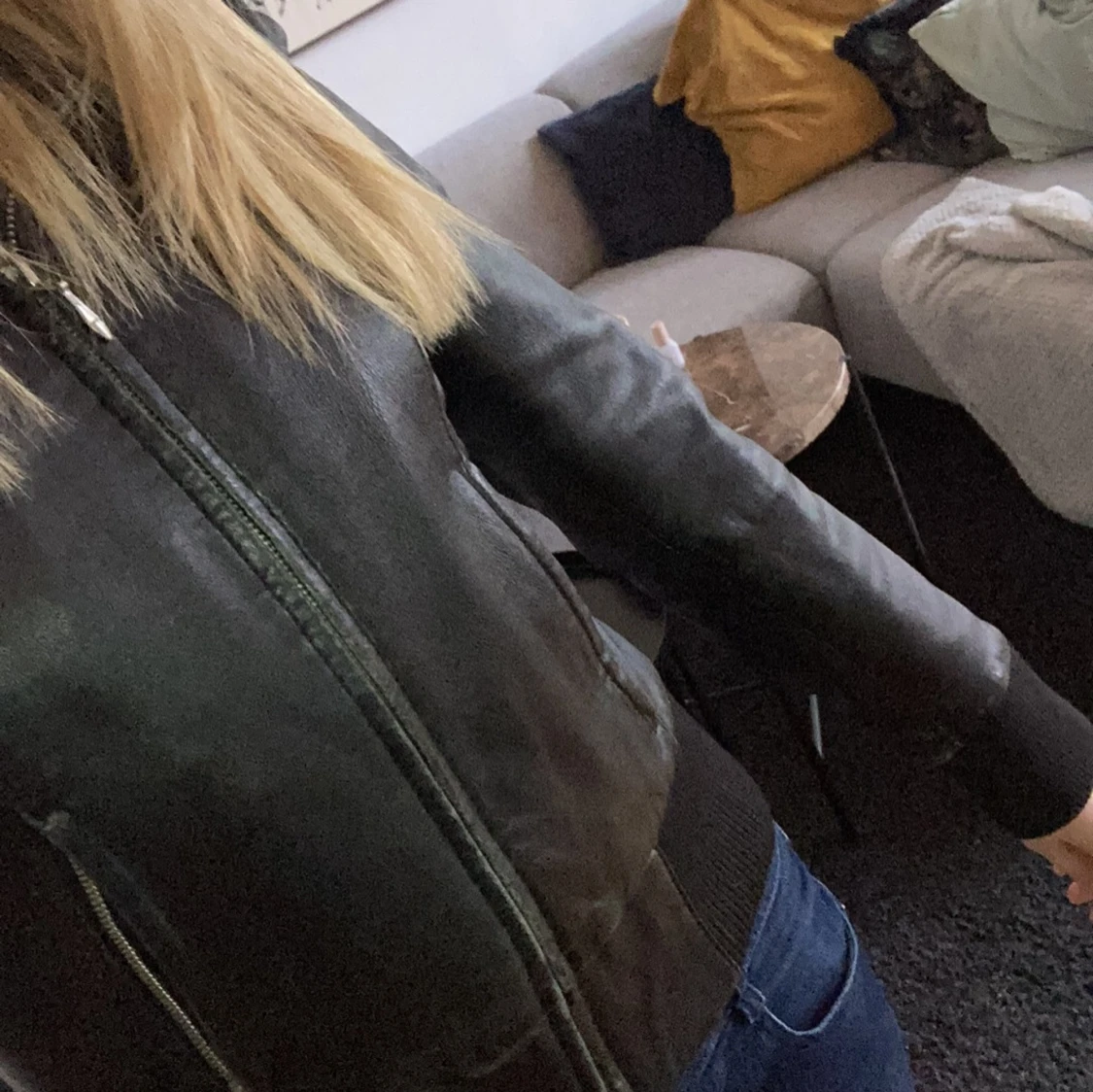 Svart skinnjacka från Hollies - 2