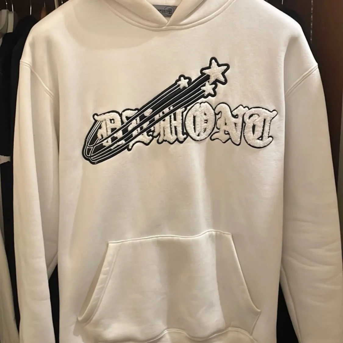 Vit hoodie från Demont Shop