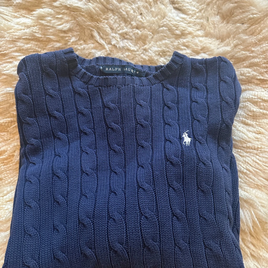 Mörkblå stickad tröja från Ralph Lauren