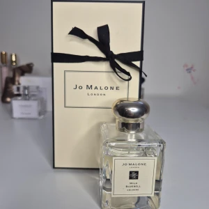 Jo Malone  - Fin och fräsch doft från Jo Malone, Wild Bluebell. Ursprungligen 50ml, kvarstående mängd syns på bilden.