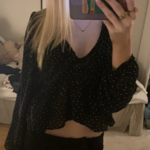 Prickig blus - Använd 1 gång!