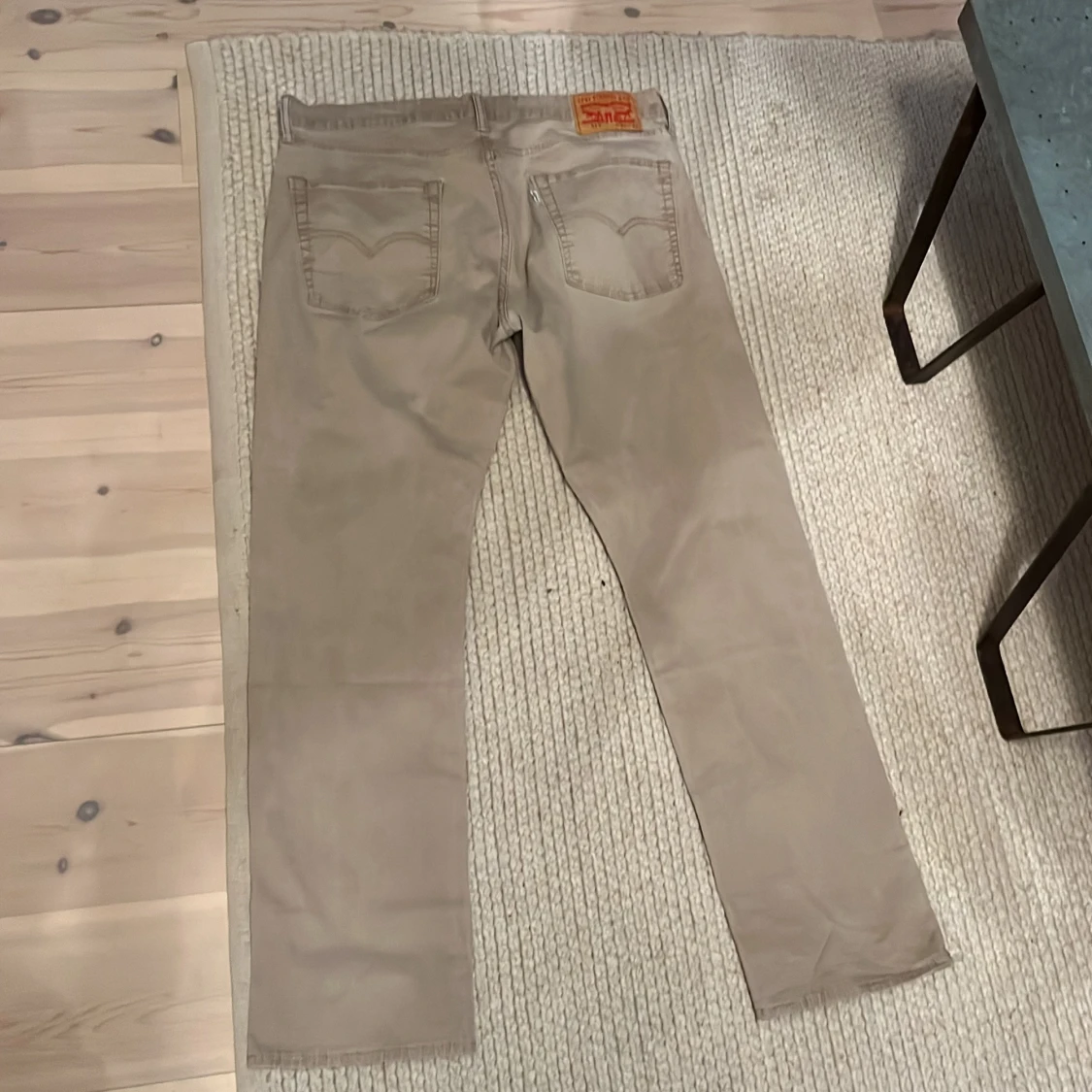 Levis 513 jeans i beige färg  - 90
