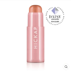 HICKAP The Wonder Stick Peachy Vibes - HICKAP The Wonder Stick i nyansen Peachy Vibes. Endast swatchad på handen en gång så den är som ny. Nypris 229kr