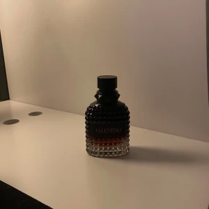 Valentino born in Rom intence - Säljer dennna nästa helt nya valentino born in Roma intence. Den är 45ml kvar om det är något är det bara att skriva.