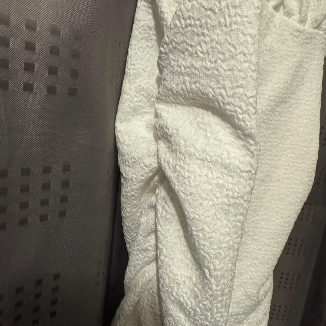 Vit klänning med smala axelband - 90