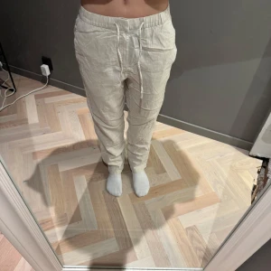 linnebyxor - säljer dessa linnebyxor från HM då de inte kommer till användning. Storlek xs 