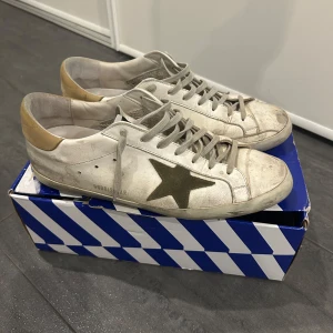 Golden Goose skor - Vita golden goose superstar. Box ingår✅Bara att höra av er vid minsta fundering!😃Är öppen för byten 