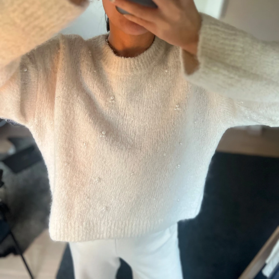 Vit stickad tröja med pärlor - 3