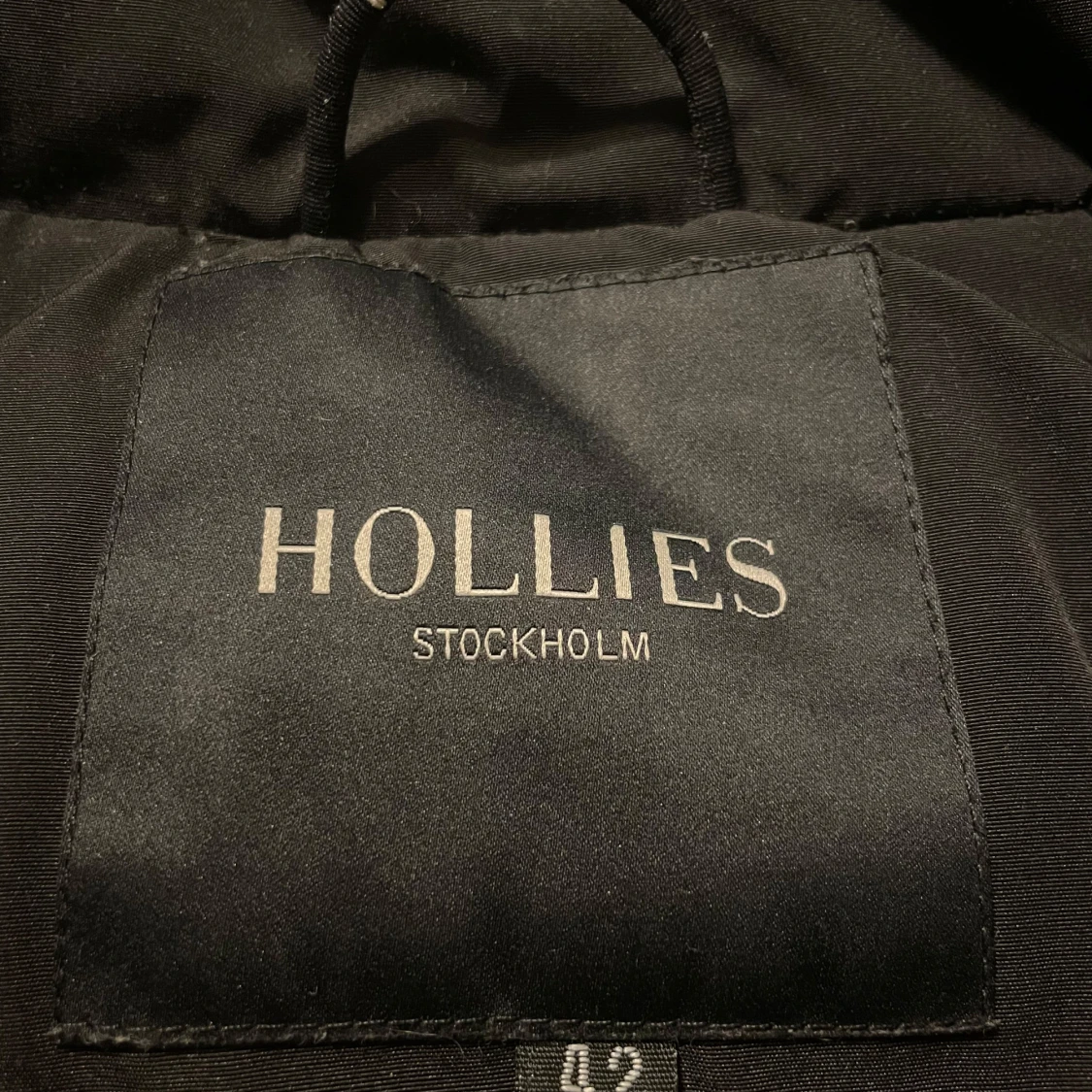 Svart subway dunjacka från märket hollies  - 92