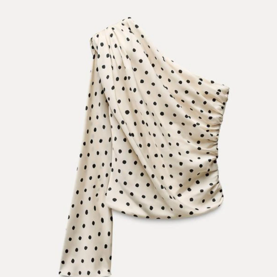 Prickig oneshoulder-topp - 90