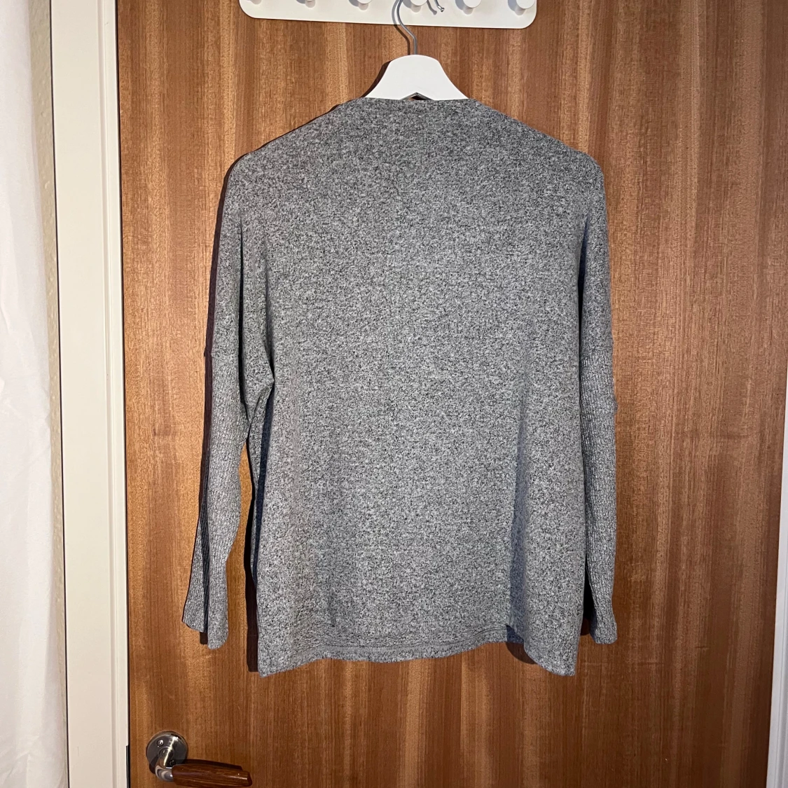 Grå tröja från H&M - 90