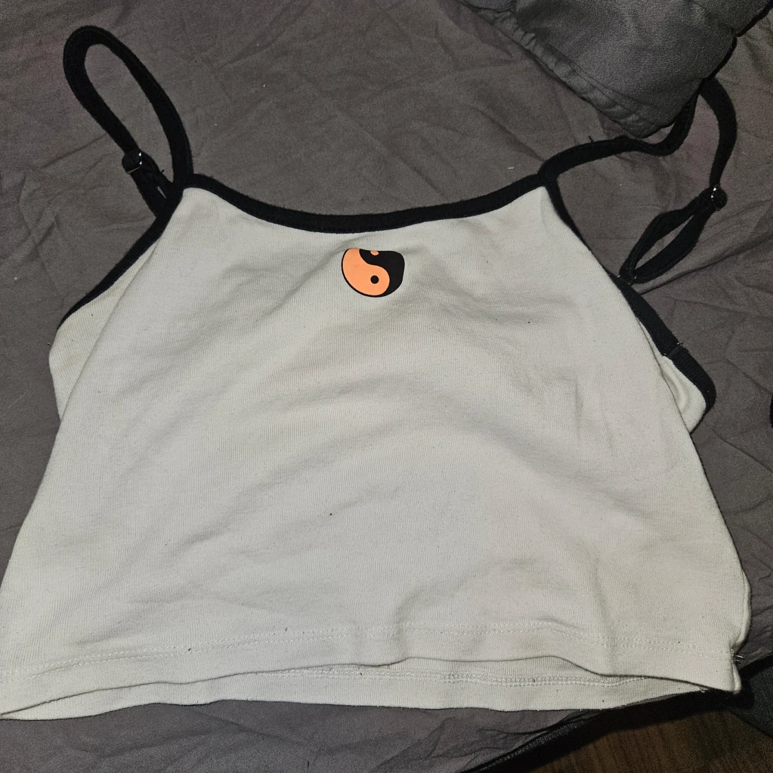 Vit och svart linne från Divided