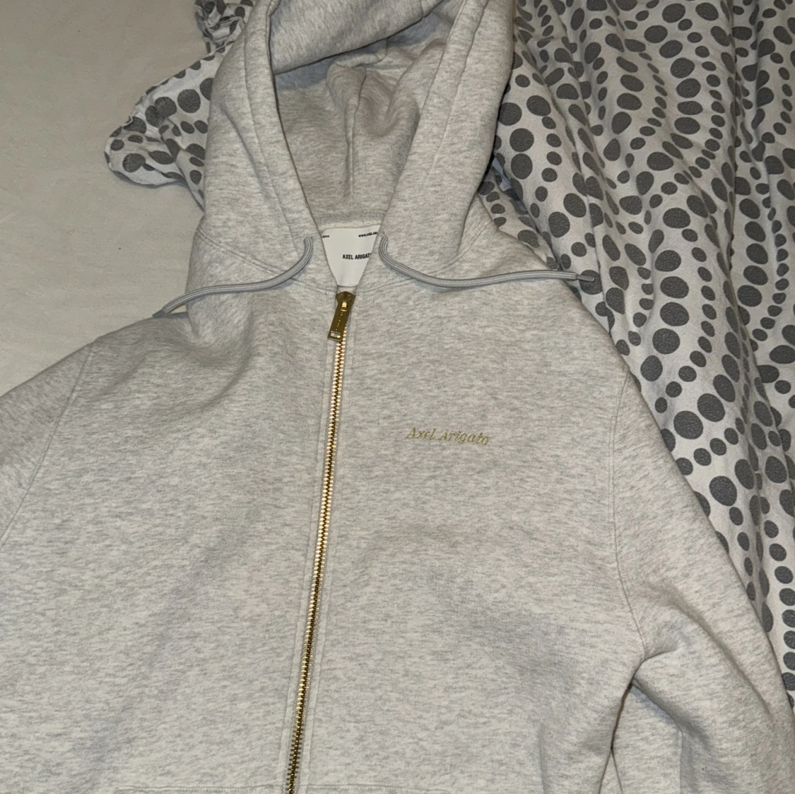 Grå hoodie från Axel Arigato  - 92