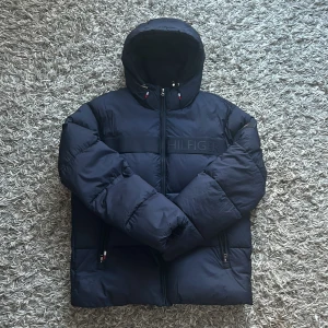 Hilfiger puffer  - Hilfiger puffer jacka | skick 10/10 | strl M | mitt pris 999 