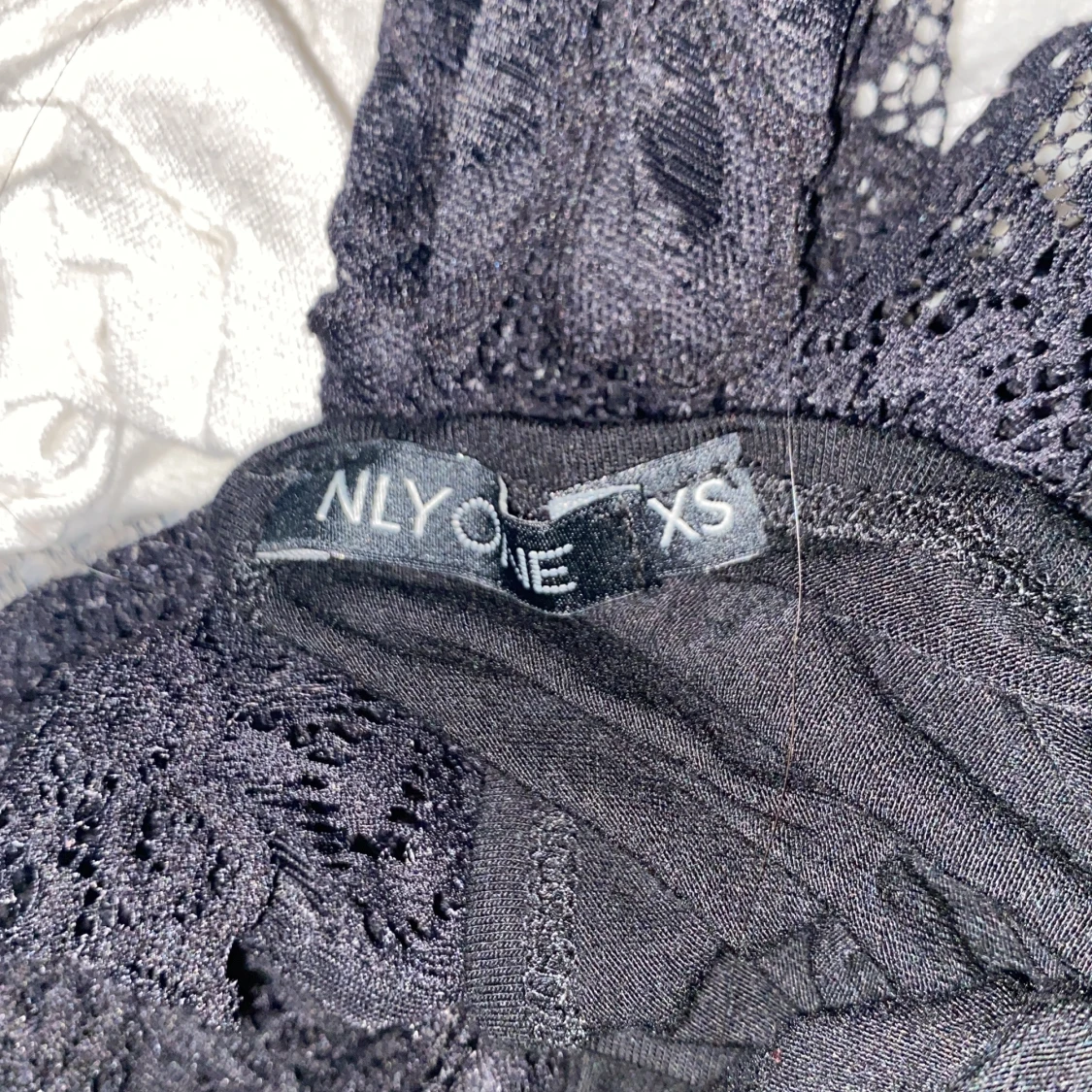 Svart spetsklänning från NLY One - 90