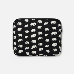 Svenskt tenn Datafodral - Supersnygg och trendigt datorfodral från svenskt tenn! Superfint skick och sparsamt använd💕