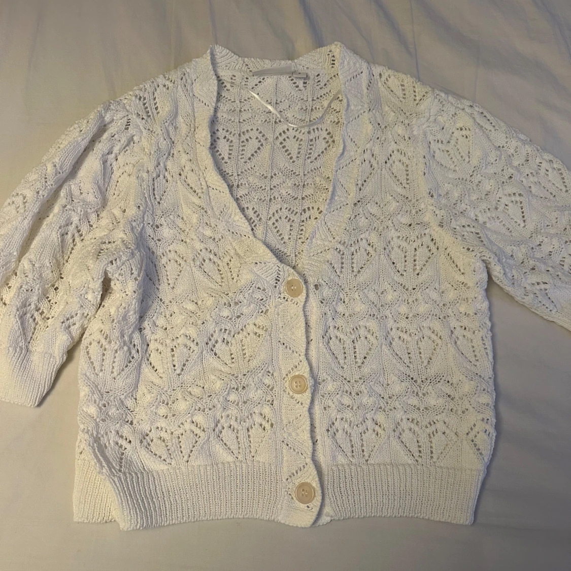 Vit stickad kofta från Kappahl - 90